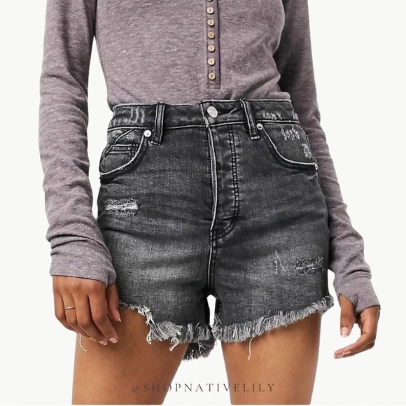 We The Free Women's Curvy Distressed High Rise Cut Off Jean Shorts Sz 31, Black - Picture 1 of 11